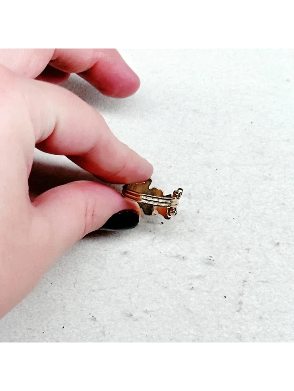 3023u. Goldtone Leaf Ring 6.5
